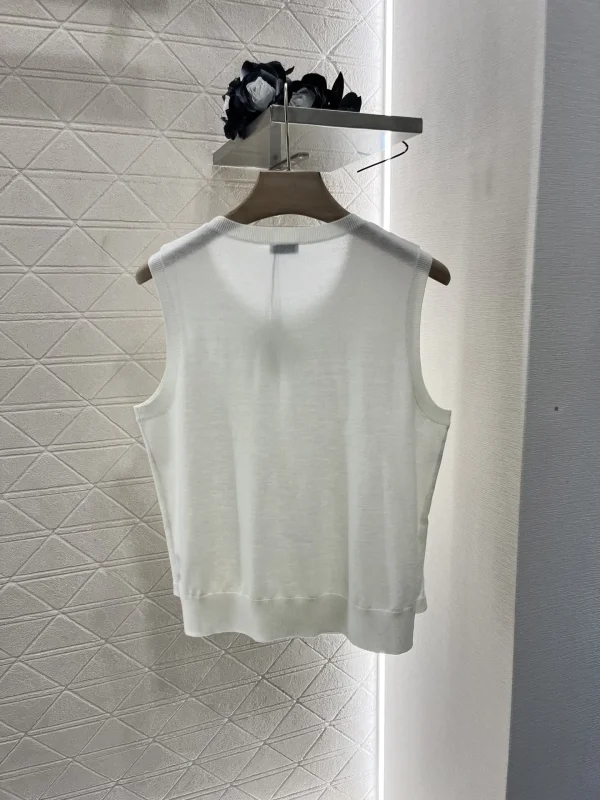 25 Spring and summer knitwear Europe and the United States T-shirt women's embroidered top sleeveless vest
